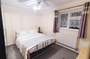1 Bedroom Flat close to Slough Train Station, Slough